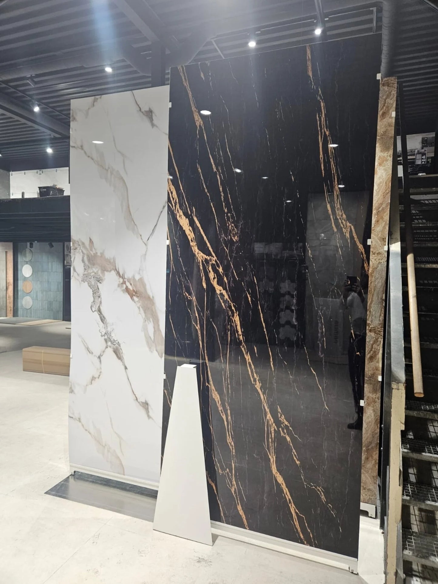 Zwart Goud Hoogglans | PVC Wandpaneel